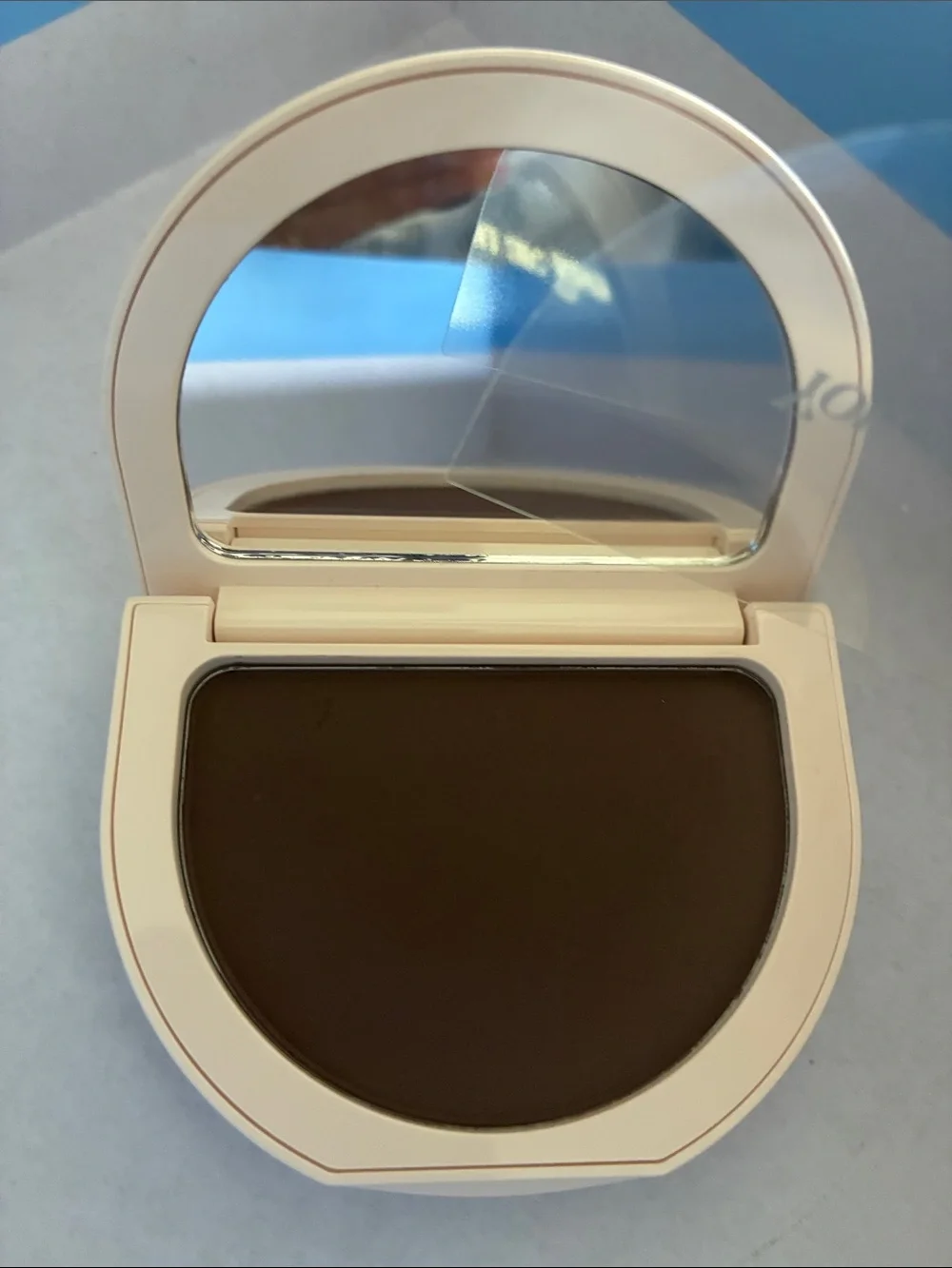 Rare Beauty Pressed Finishing Powder — Espresso (Cream Compact)
